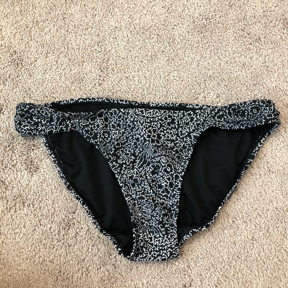 OLD NAVY - EUC swim bottoms👙